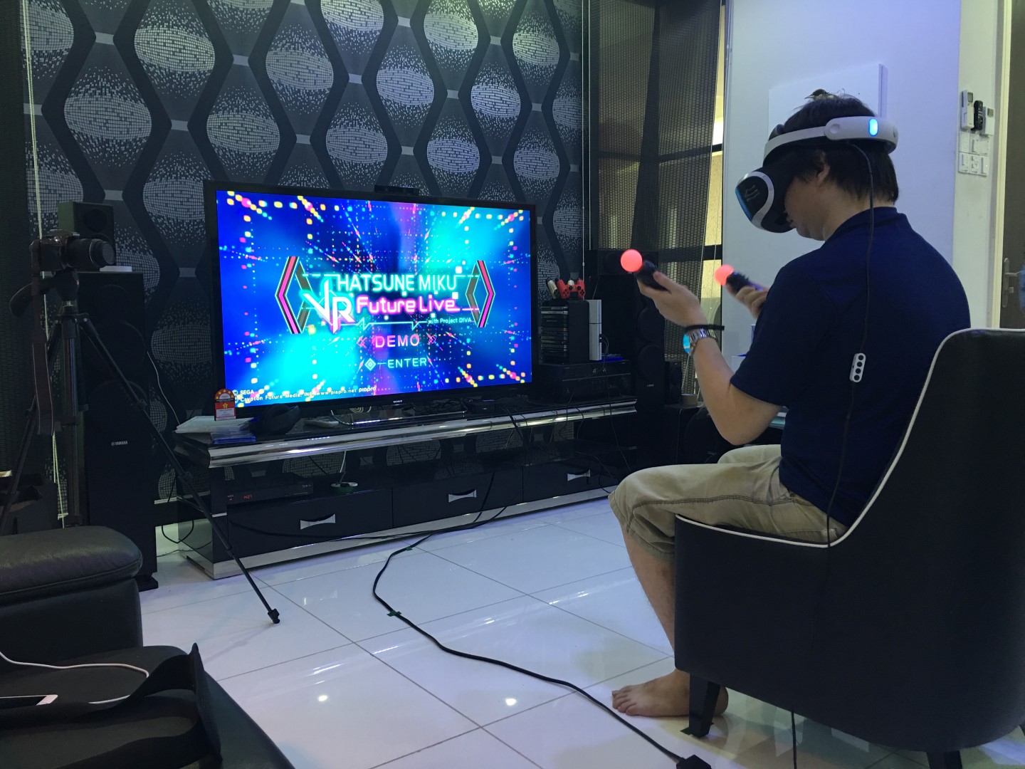 Our Overwatch Captain Nkydoomer testing out his beloved Hatsune Miku Future Live Demo! 