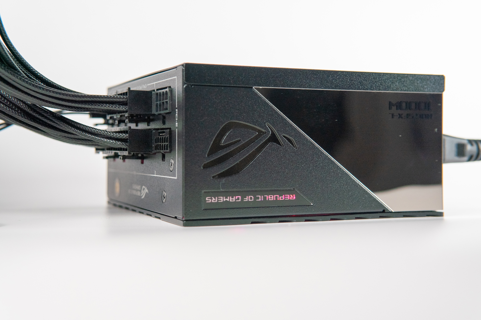 Rog loki 1000w